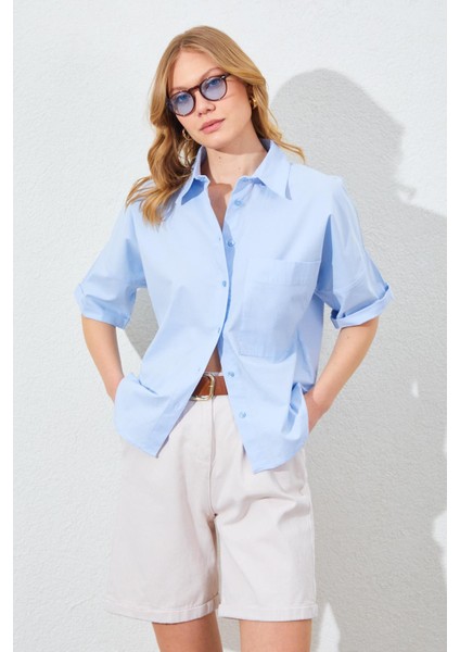 Kadın Mavi Düşük Kol Tek Cepli Gömlek