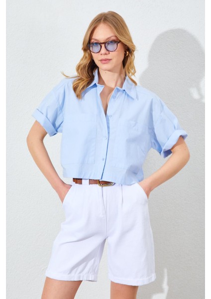 Kadın Mavi Çift Cepli Düşük Kol Crop Gömlek