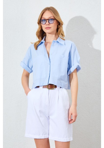 Kadın Mavi Çift Cepli Düşük Kol Crop Gömlek fiyatları