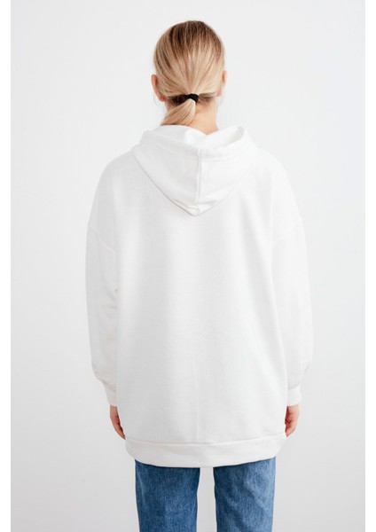 Kadın Beyaz Kapüşonlu Kanguru Cepli Sweatshirt modelleri