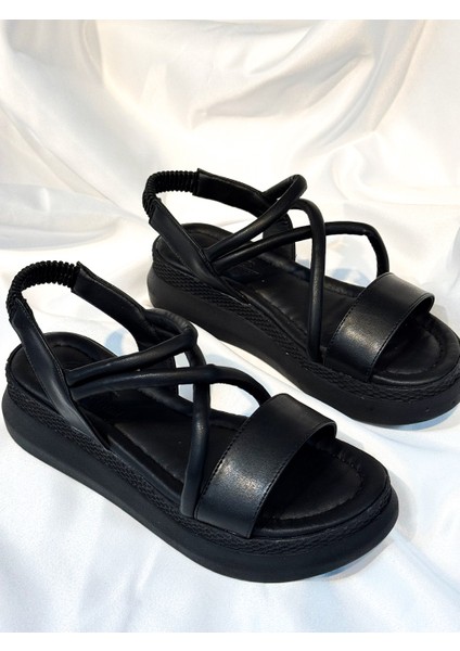 BA04577 Siyah Kadın Çapraz Borulu Yumuşak Tabanlı 5 cm Sandalet - 36