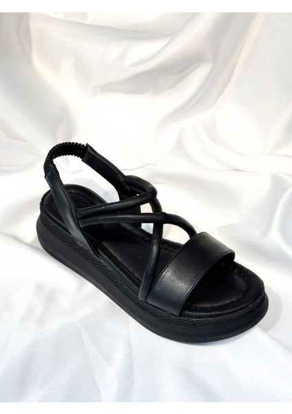 BA04577 Siyah Kadın Çapraz Borulu Yumuşak Tabanlı 5 cm Sandalet - 36