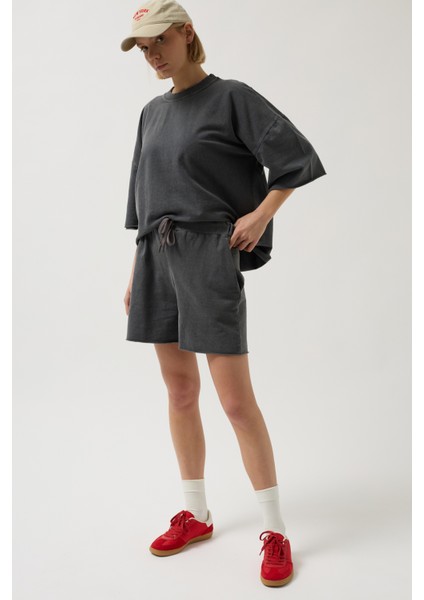 Lazer Kesim Bağcık Detay Antrasit Şort fiyatları