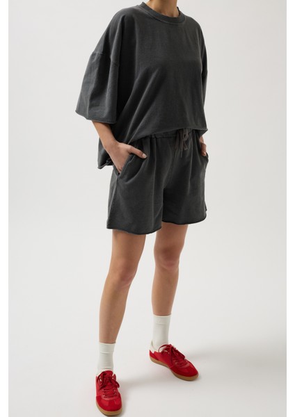 Lazer Kesim Bağcık Detay Antrasit Şort fırsatları