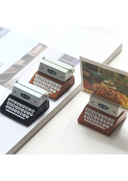 Siyah 1 Adet Vintage Daktilo Şekli Fotoğraf Tutucu Düğün Dekorasyon Masa Isim Kartı Standı Raf Yer Kartı Kartpostal Ofis Masası Notları Tutucu (Yurt Dışından) fiyatları