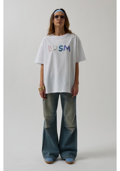 Sırt ve Ön Baskılı Oversize Beyaz T-Shirt fiyatları