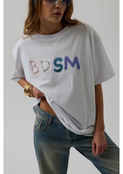 Sırt ve Ön Baskılı Oversize Beyaz T-Shirt indirimleri