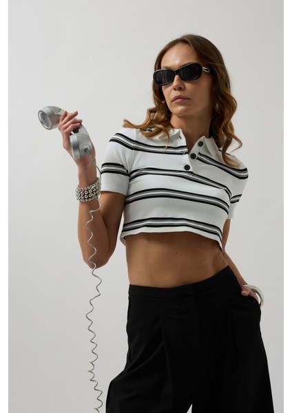 Polo Yaka Crop Beyaz T-Shirt fırsatları