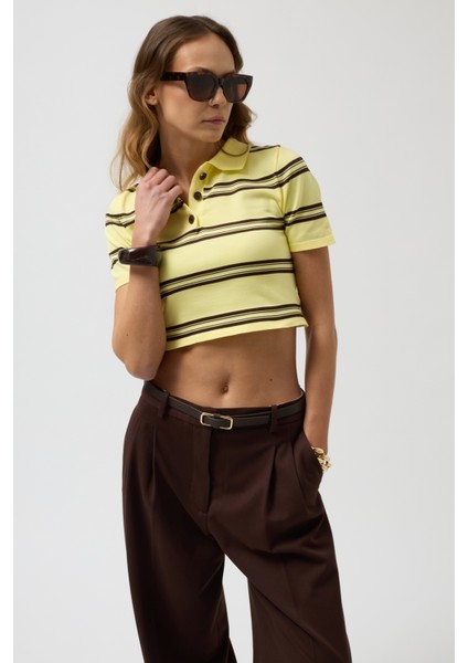 Polo Yaka Crop Sarı T-Shirt fırsatları