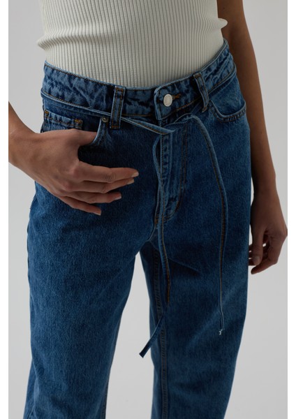 Biye Detay Straight Mavi Jean