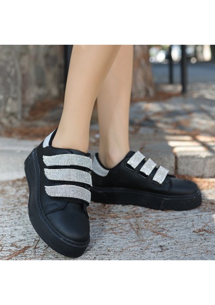 Kadın Siyah Suni Deri Beyaz Işlemeli Sneaker Ayakkabı fırsatları