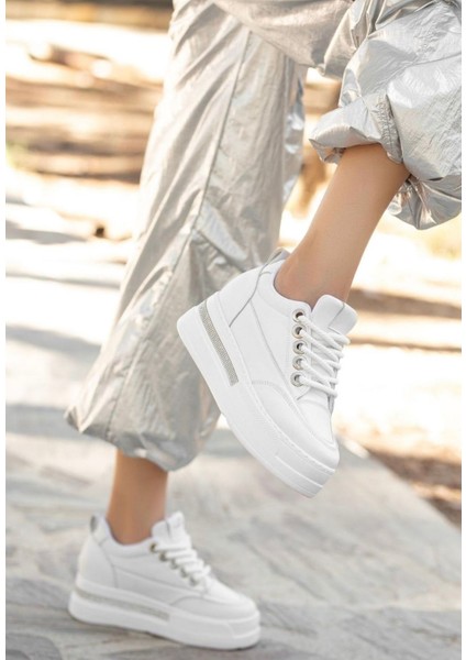 Beyaz Suni Deri Bağcıklı Kadın Sneaker Ayakkabı modelleri
