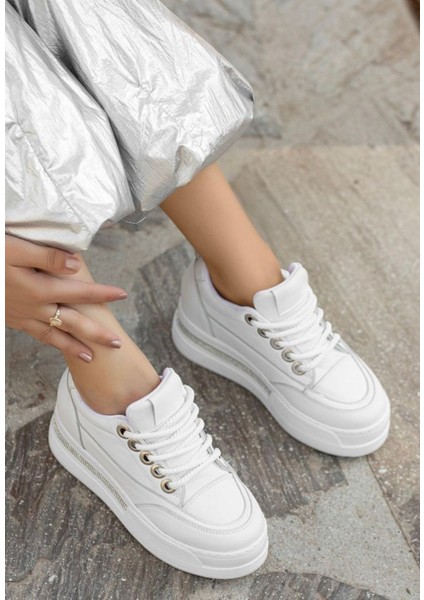Beyaz Suni Deri Bağcıklı Kadın Sneaker Ayakkabı