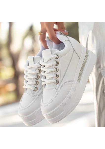 Beyaz Suni Deri Bağcıklı Kadın Sneaker Ayakkabı fırsatları