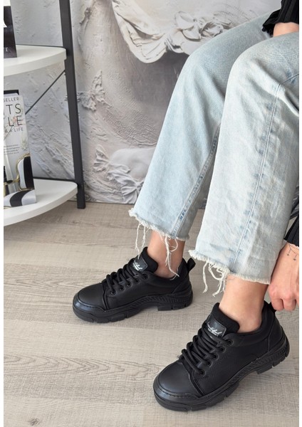 Siyah Suni Deri Bağcıklı Sneaker Kadın Ayakkabı