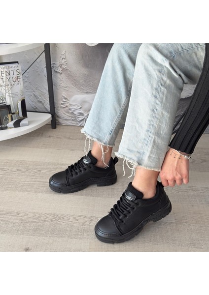 Siyah Suni Deri Bağcıklı Sneaker Kadın Ayakkabı