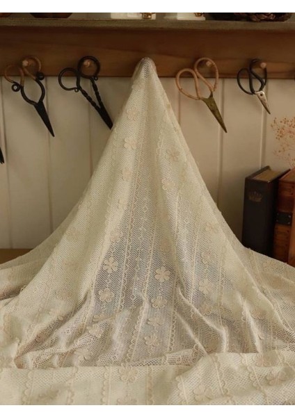 Vintage Triko Üzeri Üç Boyutlu Kopma Dantelli Kumaş