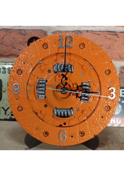 Araba Parçasından Yapılan Duvar ve Masa Saati