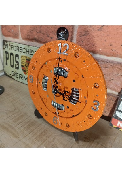 Araba Parçasından Yapılan Duvar ve Masa Saati modelleri