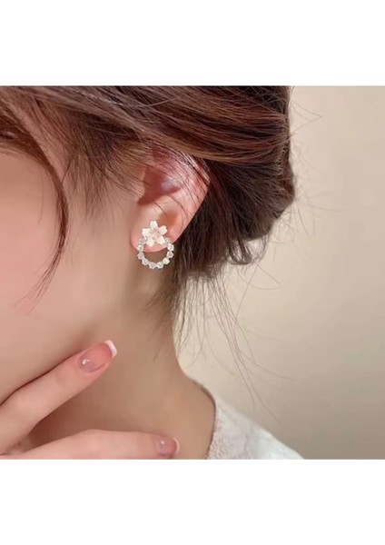 Floral Elegance İncili Çiçekli Küpe fırsatları