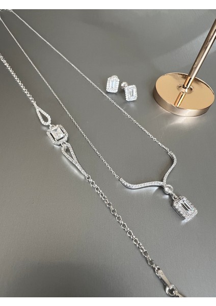 Baget Taşlı Üçlü Set (Kolye-Küpe-Bileklik) fiyatları