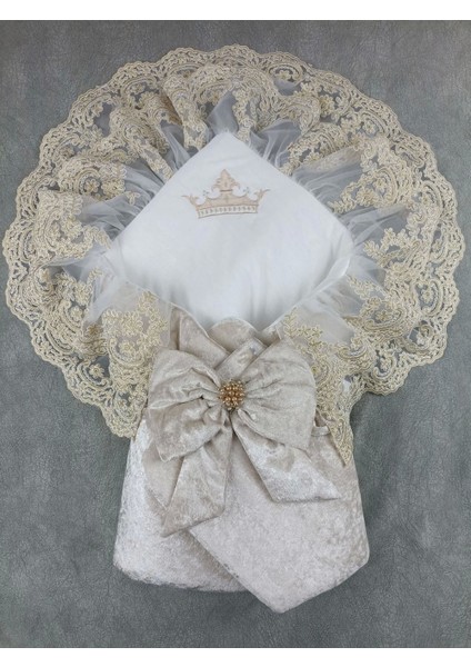 Miraylife Yenidoğan Saray Kadife Taç Nakışlı Inci Fiyonklu Çift Dantel Duvak Trilüks Kundak Bebek Battaniyesi