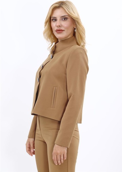 Oval Dik Yaka Kısa Ceket-Camel modelleri