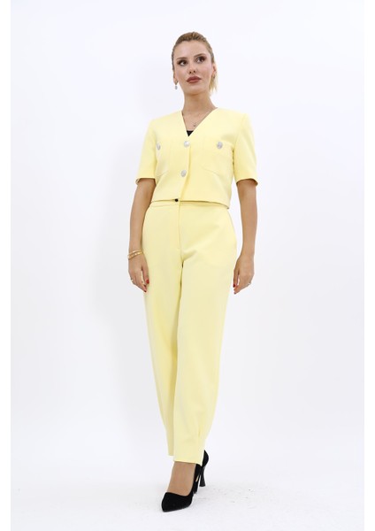 V Yaka Kısa Ceket & Paçası Pileli Pantolon-Sarı