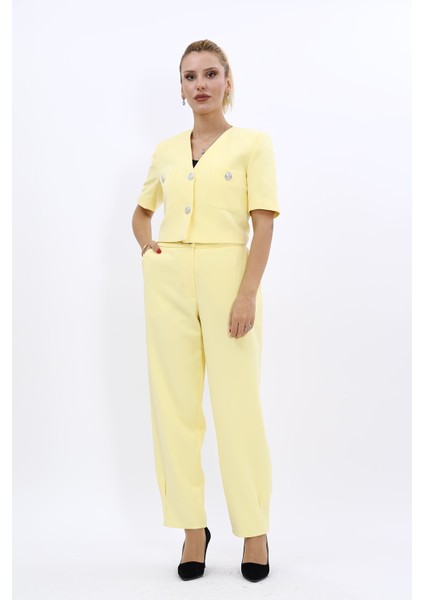 V Yaka Kısa Ceket & Paçası Pileli Pantolon-Sarı indirimleri