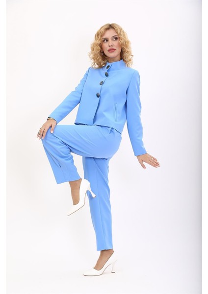 Oval Dik Yaka Kısa Ceket & Paçası Pileli Pantolon-Gökyüzü