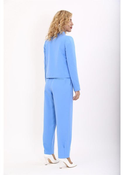 Oval Dik Yaka Kısa Ceket & Paçası Pileli Pantolon-Gökyüzü fırsatları