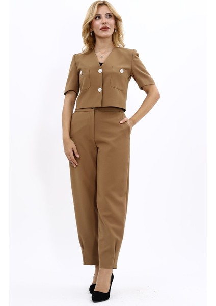 V Yaka Kısa Ceket & Paçası Pileli Pantolon-Camel