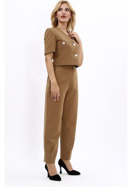 V Yaka Kısa Ceket & Paçası Pileli Pantolon-Camel modelleri