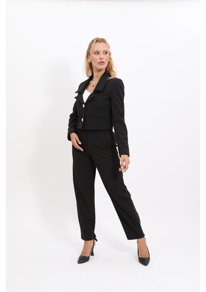 V Yaka Kısa Ceket & Paçası Pileli Pantolon-Siyah fırsatları