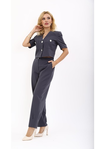 V Yaka Kısa Ceket & Paçası Pileli Pantolon-Füme