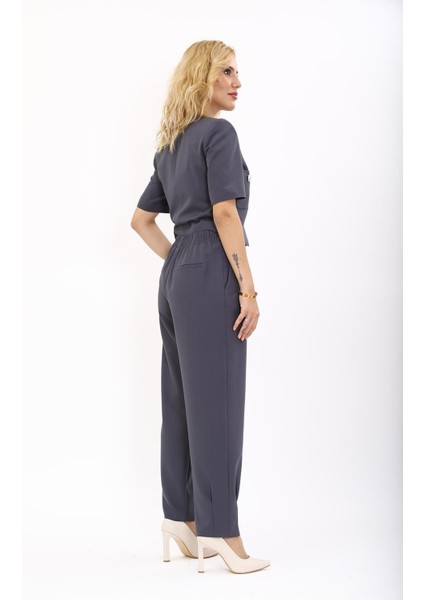 V Yaka Kısa Ceket & Paçası Pileli Pantolon-Füme fırsatları