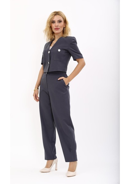 V Yaka Kısa Ceket & Paçası Pileli Pantolon-Füme indirimleri