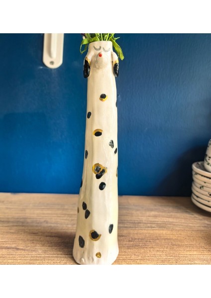 Seramik El Yapımı Beyaz Üzerine Siyah Benekli Altın Yaldız Detaylı 22CM x 7cm Boyutunda Sevimli Köpek Detaylı Vazo, Köpek Figürlü Biblo modelleri