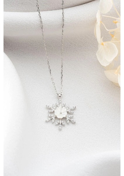 Özel Işıklı Kutusunda Kar Tanesi Manolya Çiçeği Sedefli 925 Ayar Gümüş Kadın Kolye fırsatları