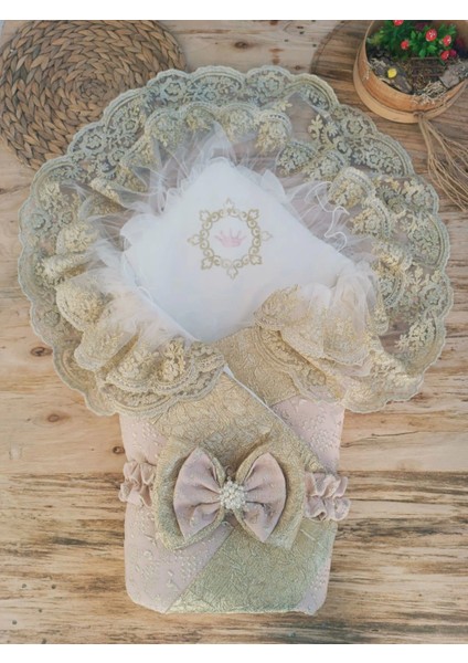 Miraylife Yenidoğan Kabartma Desenli Gold Çift Güpürlü ve Fiyonklu Bebek Battaniyesi Kundak