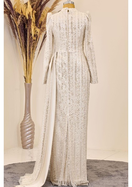 Bergüzar Tesettür Abiye Krem modelleri