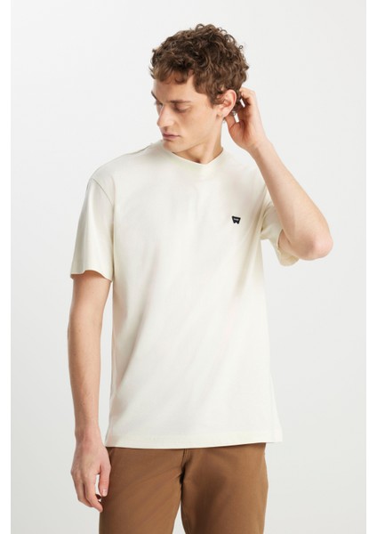 %100 Pamuk Relaxed Fit Geniş Kesim Bisiklet Yaka Minimal Logo Kırık Beyaz Tişört