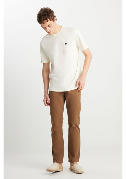 %100 Pamuk Relaxed Fit Geniş Kesim Bisiklet Yaka Minimal Logo Kırık Beyaz Tişört modelleri