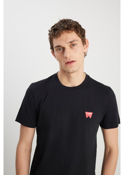 %100 Pamuk Regular Fit Normal Kesim Minimal Logo Siyah Tişört fırsatları