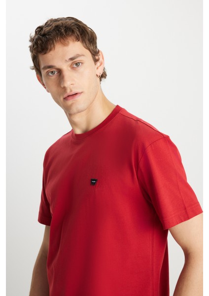%100 Pamuk Relaxed Fit Geniş Kesim Minimal Logo Kırmızı Tişört fırsatları