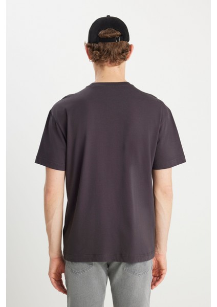 %100 Pamuk Relaxed Fit Geniş Kesim Bisiklet Yaka Minimal Logo Antrasit Tişört indirimleri