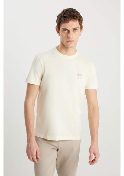 %100 Pamuk Regular Fit Normal Kesim Bisiklet Yaka Minimal Logo Bej Tişört