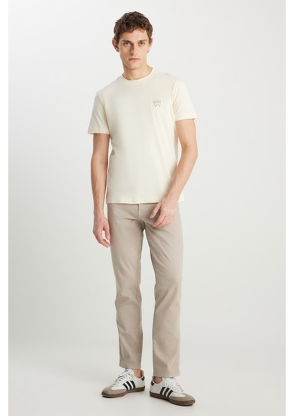 %100 Pamuk Regular Fit Normal Kesim Bisiklet Yaka Minimal Logo Bej Tişört