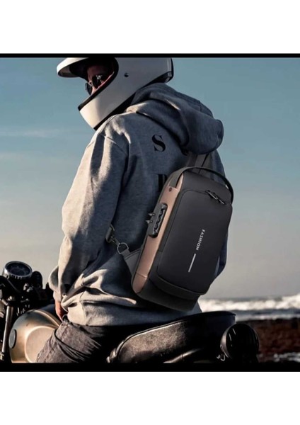 Şık omuz çantası, USB portu, kilitli, siyah gold detaylı, suni deri materyal modelleri