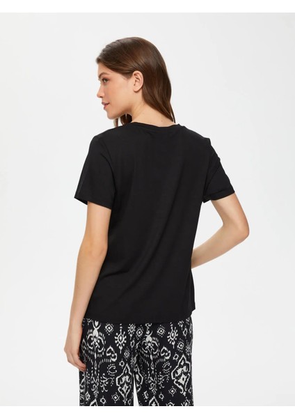 V Yaka Oversize Kısa Kol Minimalist Kadın T-Shirt - Günlük Stil modelleri